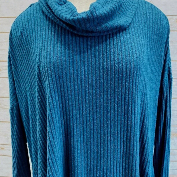 MONDAY Women Long Sleeve Pullover Turtleneck Green Asymmetrical Hem Top Sz M/L - Picture 4 of 11